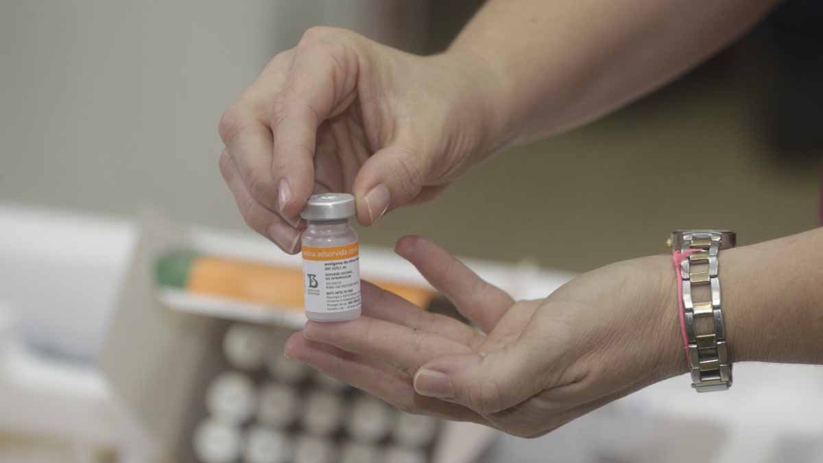 A Bahia recebe mais duas remessas de vacinas contra a Covid-19 nesta quinta-feira (26). Chegaram 341.140 doses de Sinovac/Coronavac em um voo