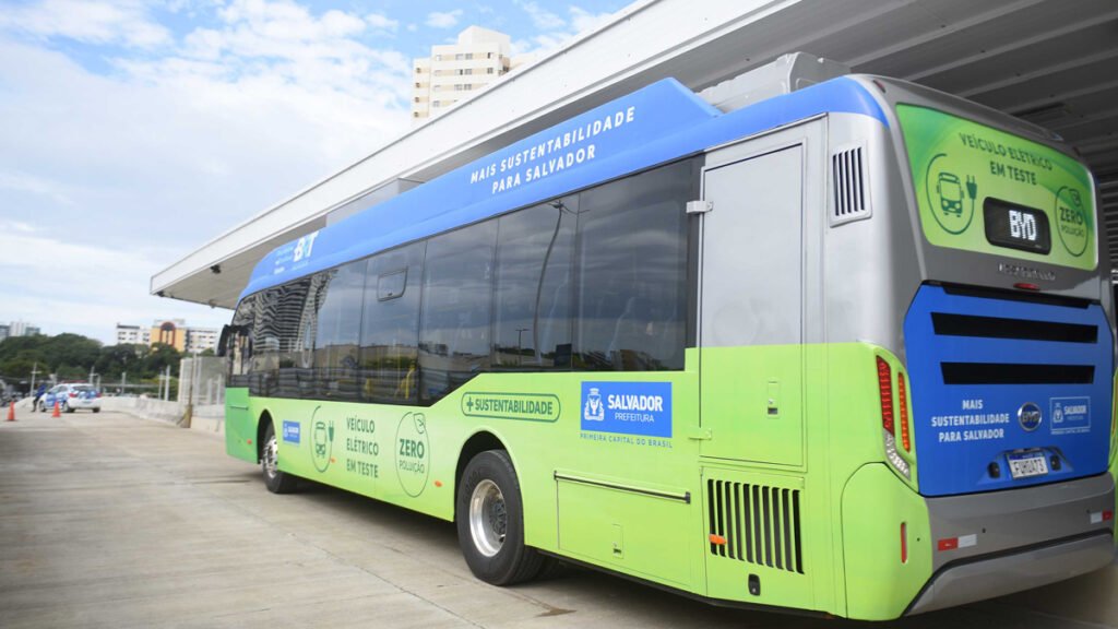O projeto do BRT está avançando na capital baiana e vai permitir que a população obtenha ganhos significativos em mobilidade. A partir desta terça-feira (14) a Prefeitura, por meio da Secretaria de Mobilidade (Semob),