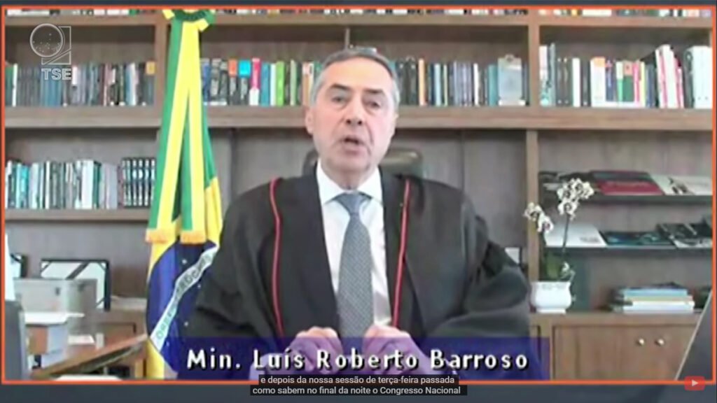 O presidente do Tribunal Superior Eleitoral (TSE), o ministro Luís Roberto Barroso reagiu, nesta quinta-feira (09), durante sessão da corte, aos discursos do presidente Jair Bolsonaro