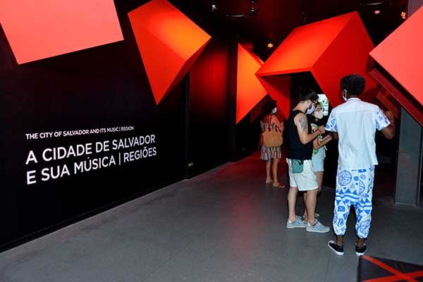 Para celebrar o primeiro aniversário de funcionamento, a Cidade da Música da Bahia, situada próxima ao Mercado Modelo, no Comércio, está com entrada gratuita a partir desta terça-feira (27) até o próximo sábado (1°). Vinculado à Secretaria Municipal de Cultura e Turismo (Secult), o equipamento pode ser visitado das 10h às 18h, com entrada até as 17h. Não há necessidade de agendamento e o acesso está limitado à capacidade do espaço, que é de 250 pessoas.