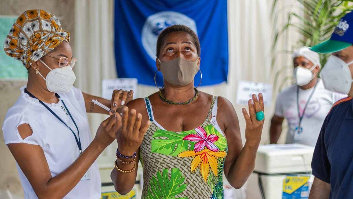 O município de Salvador alcançou, neste sábado (11), a marca de um milhão de imunizados com duas doses ou dose única contra a Covid-19.