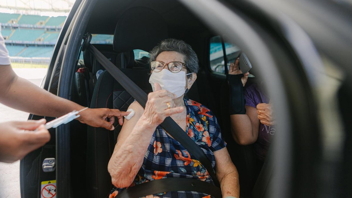 Salvador registra, nesta sexta-feira (24), 1,1 milhão de pessoas imunizadas com as duas doses ou a dose única da vacina contra a Covid-19, e