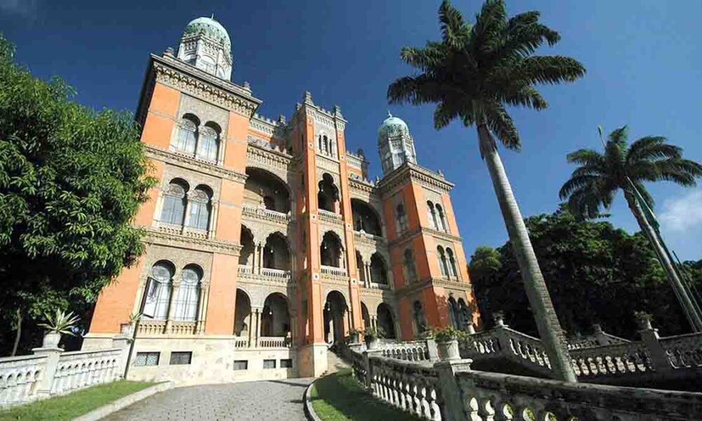 Instituto de Tecnologia em Imunobiológicos (Bio-Manguinhos) da Fundação Oswaldo Cruz (Fiocruz) como centro para desenvolvimento e produção