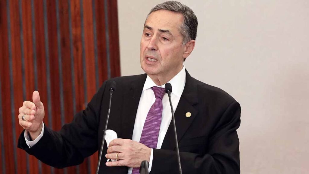O presidente do Tribunal Superior Eleitoral (TSE), Luís Roberto Barroso, reiterou em rede social neste 7 de Setembro que as eleições no Brasil são seguras e se manifestou contra uma "volta ao passado"