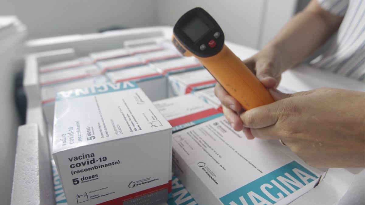A Bahia receberá uma nova remessa de vacinas contra a Covid-19 nesta quinta-feira (16). A carga com 92.250 doses da vacina Oxford/AstraZeneca