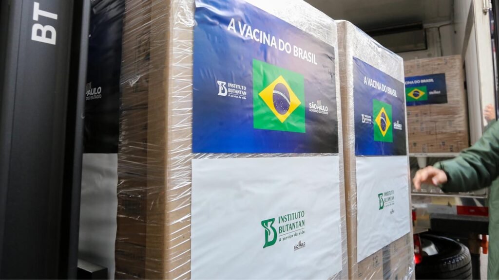 O Instituto Butantan enviou hoje (15), ao Ministério da Saúde, mais 5,1 milhões de doses da vacina CoronaVac contra a covid-19, produzida pelo
