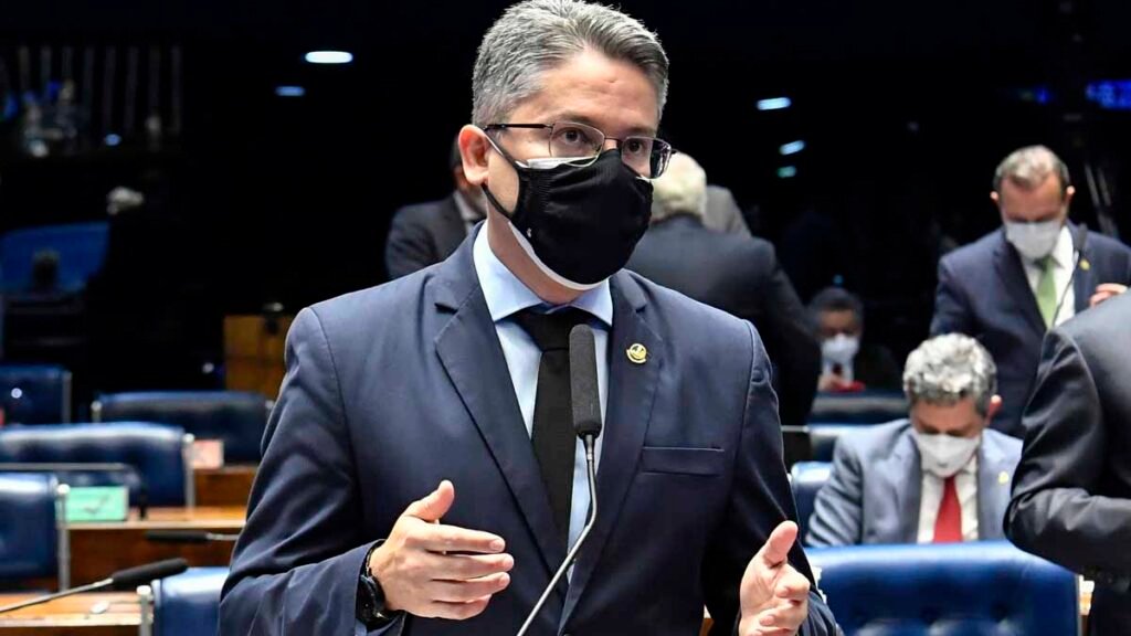Supremo Tribunal Federal (STF) para que, além da concessão de uma liminar para suspender a Medida Provisória (MP) que altera o Marco Civil da Internet,