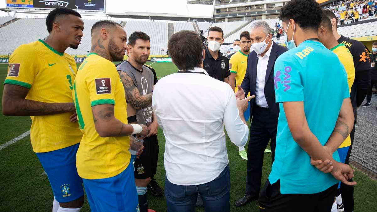 A Polícia Federal abriu um inquérito para apurar a possível ocorrência de crime de falsidade ideológica cometida por quatro jogadores da seleção argentina