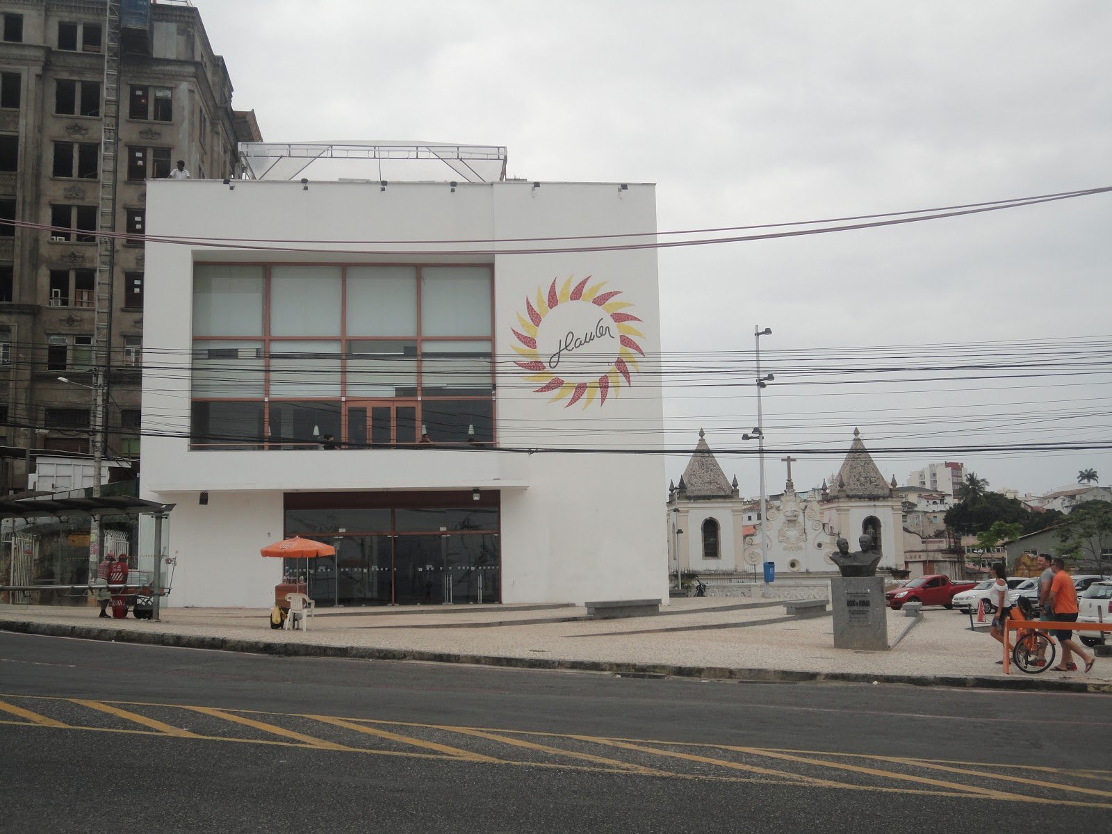 entre as secretarias da Educação, Administração, Fazenda e de Cultura na busca de uma solução que viabilize o funcionamento do Cine Glauber Rocha
