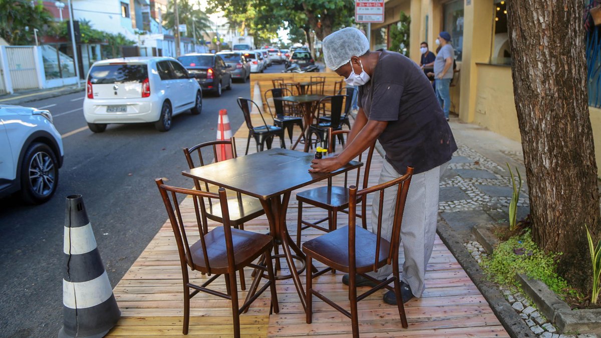A partir desta sexta-feira (10), as atividades econômicas em Salvador vão poder funcionar em horário normal, sem restrições.