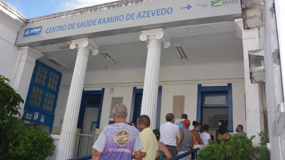 Salvador vem realizando mutirões para aplicação da segunda dose da vacina contra a Covid-19. Atualmente, mais de 970 mil pessoas já estão