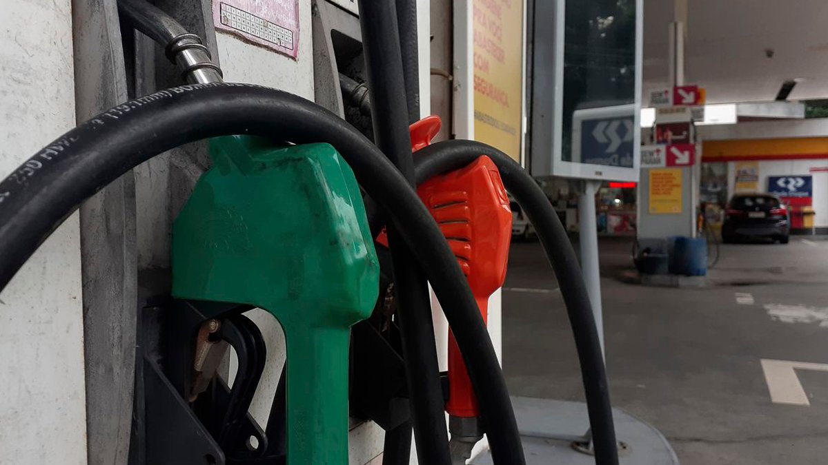 A Petrobras anunciou nesta sexta-feira (10), que aprovou novos modelos de contratos para venda de gasolina A (sem adição de etanol) e de óleo diesel rodoviário e marítimo para as distribuidoras de combustíveis.