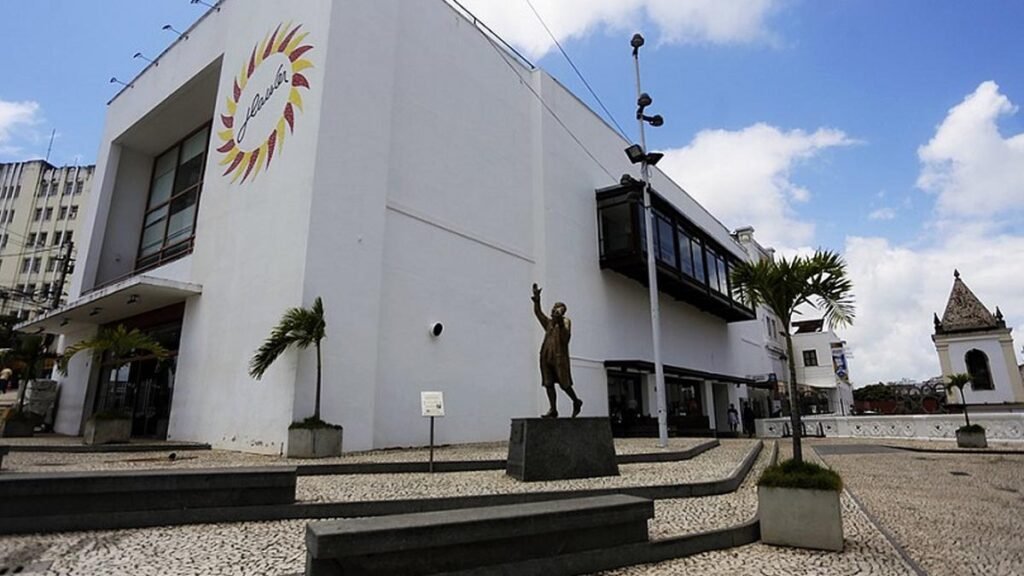 O Cine Metha - Glauber Rocha estará, a partir desta sexta-feira (10), com as portas abertas para o público geral.  O lugar estava até então aberto exclusivamente para realização de sessões exclusivas para convidados e do XVII Panorama Internacional Coisa de Cinema.  