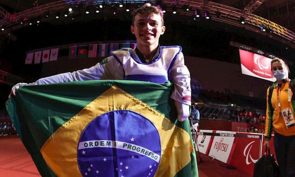 O paulista Nathan Torquato, de 20 anos, da classe K44 (atletas com amputação de braço) até 61kg, saiu campeão na manhã desta quinta-feira (2),