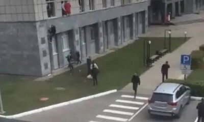 Pelo menos oito pessoas morreram em um tiroteio nesta segunda-feira (20) em uma universidade na cidade de Perm, a 1,3 mil quilômetros de Moscou, na Rússia. O atirador é um adolescente, que se acredita ser estudante da instituição. O autor do tiroteio foi morto pela polícia.