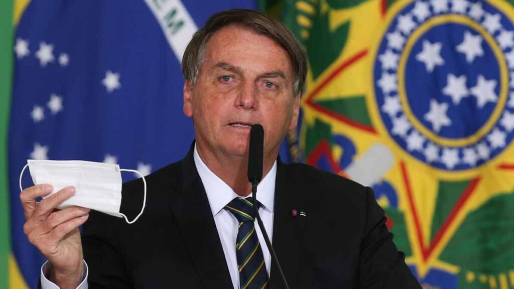 O presidente Jair Bolsonaro assinou nesta segunda-feira, 6, uma MP com o objetivo de endurecer as regras para a remoção de conteúdos