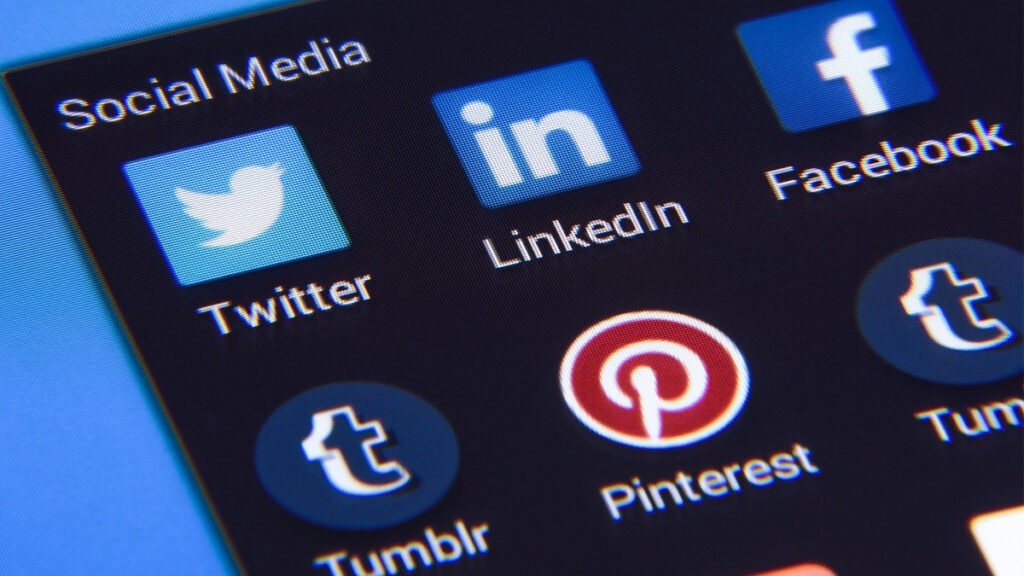 O governo federal enviou ao Congresso um Projeto de Lei (PL) que limita a remoção de conteúdos em redes sociais com mais de 10 milhões de