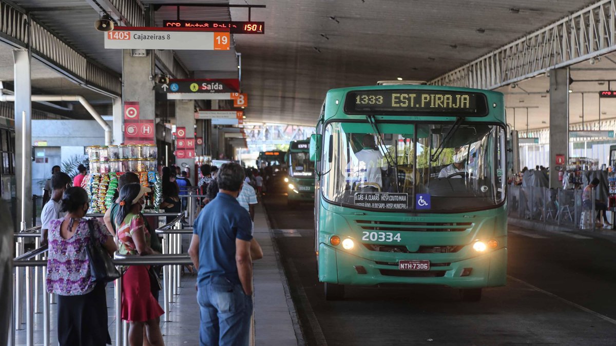 Os usuários de cinco linhas de ônibus deverão ficar atentos a partir do próximo sábado (16). As linhas 0412 – Duque de Caxias x Pituba,