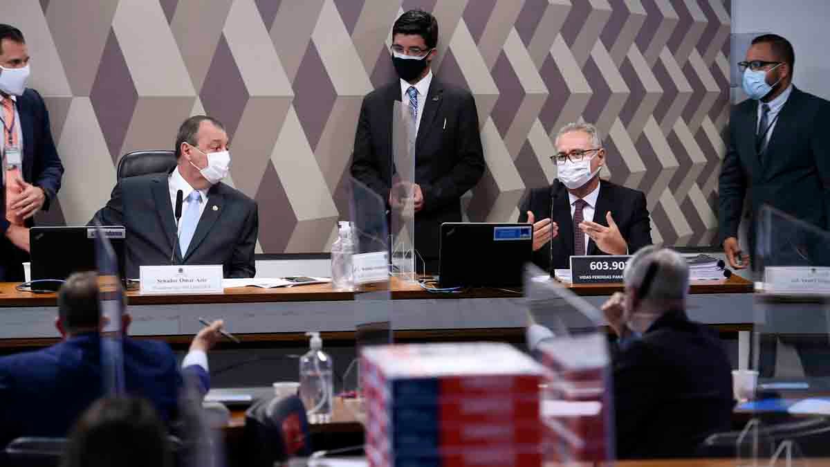 O relator da CPI da Pandemia, Renan Calheiros (MDB-AL), destacou na apresentação do relatório que a mais grave omissão do governo federal foi o