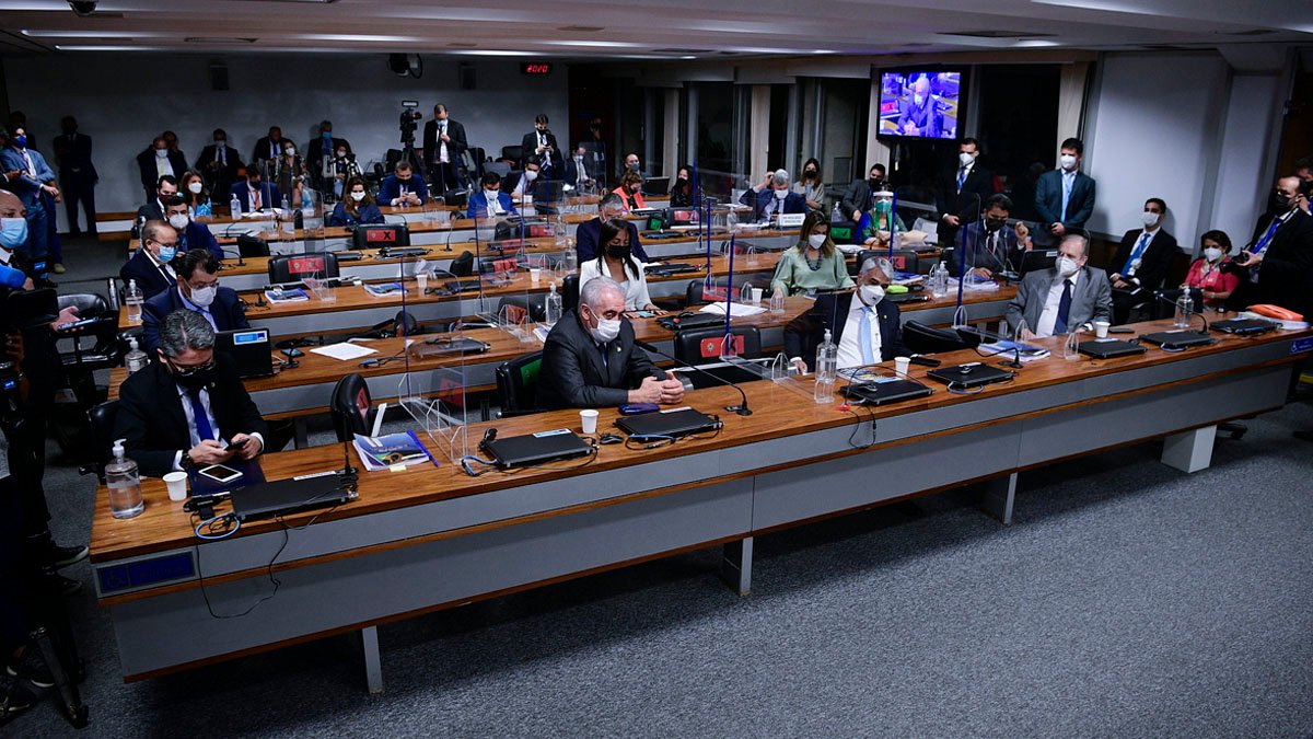 Na véspera de completar seis meses de atividades, a CPI da Pandemia aprovou, nesta terça-feira (26), seu relatório final. Prevaleceu o texto do senador