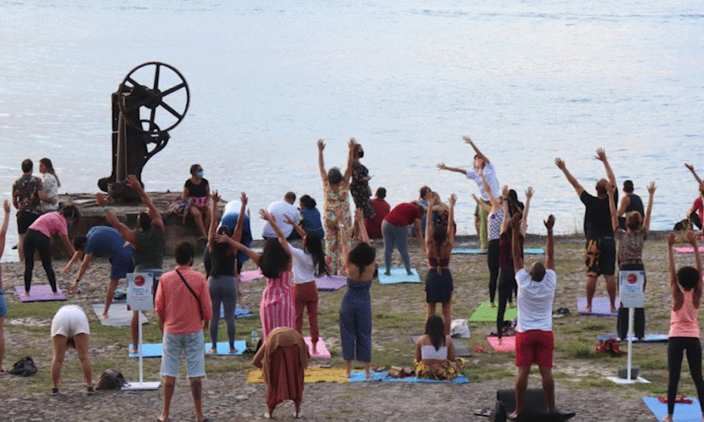 O Coletivo Ser Yoga (CSY) volta a promover aula pública de Hatha Yoga no Pátio do Pôr do Sol do Museu de Arte Moderna da Bahia