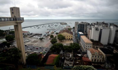 Com a chegada de uma frente fria em Salvador, a previsão é de chuva intensa com possibilidade de alagamentos na cidade nos próximos dias.