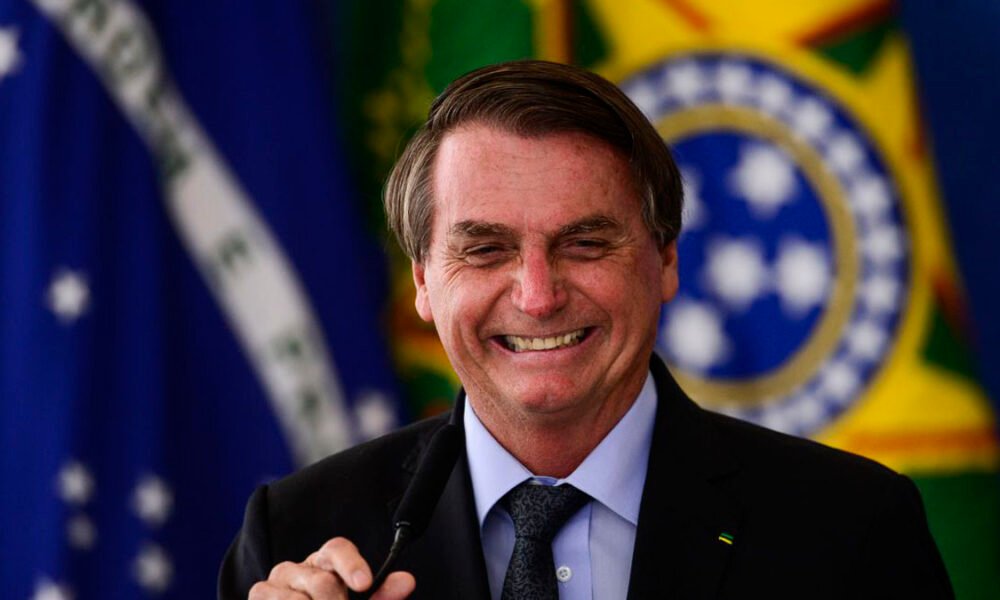 O presidente Jair Bolsonaro sancionou, sem vetos, o projeto que flexibiliza a Lei de Improbidade Administrativa. A medida foi publicada no