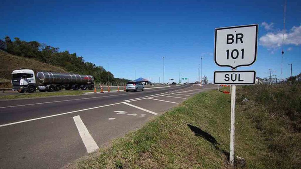 O grupo CCR venceu nesta sexta-feira (29) o leilão de concessão de 625,8 quilômetros das rodovias BR-101 (Rio-Santos) e BR-116 (Presidente