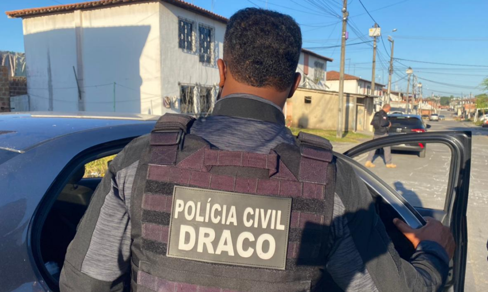 prenderam três  homens envolvidos com o tráfico de drogas, no município de Dias D’Ávila, nesta sexta-feira (8), durante a Operação Fonte Limpa,