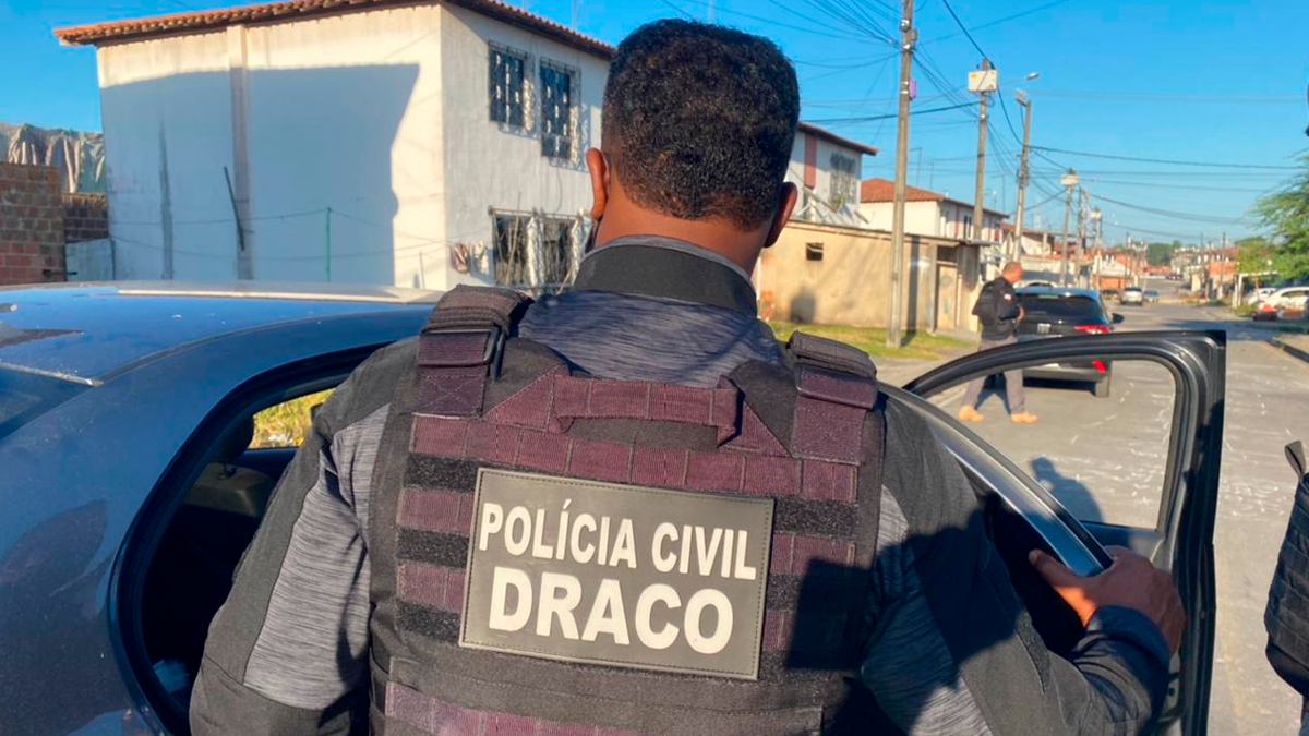 prenderam três homens envolvidos com o tráfico de drogas, no município de Dias D’Ávila, nesta sexta-feira (8), durante a Operação Fonte Limpa,