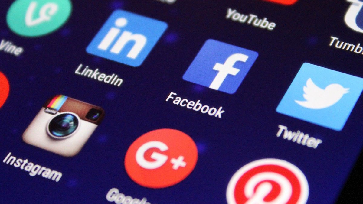 O Facebook admitiu que partes centrais de sua plataforma parecem programadas para espalhar desinformação e conteúdo divisivo, de acordo com