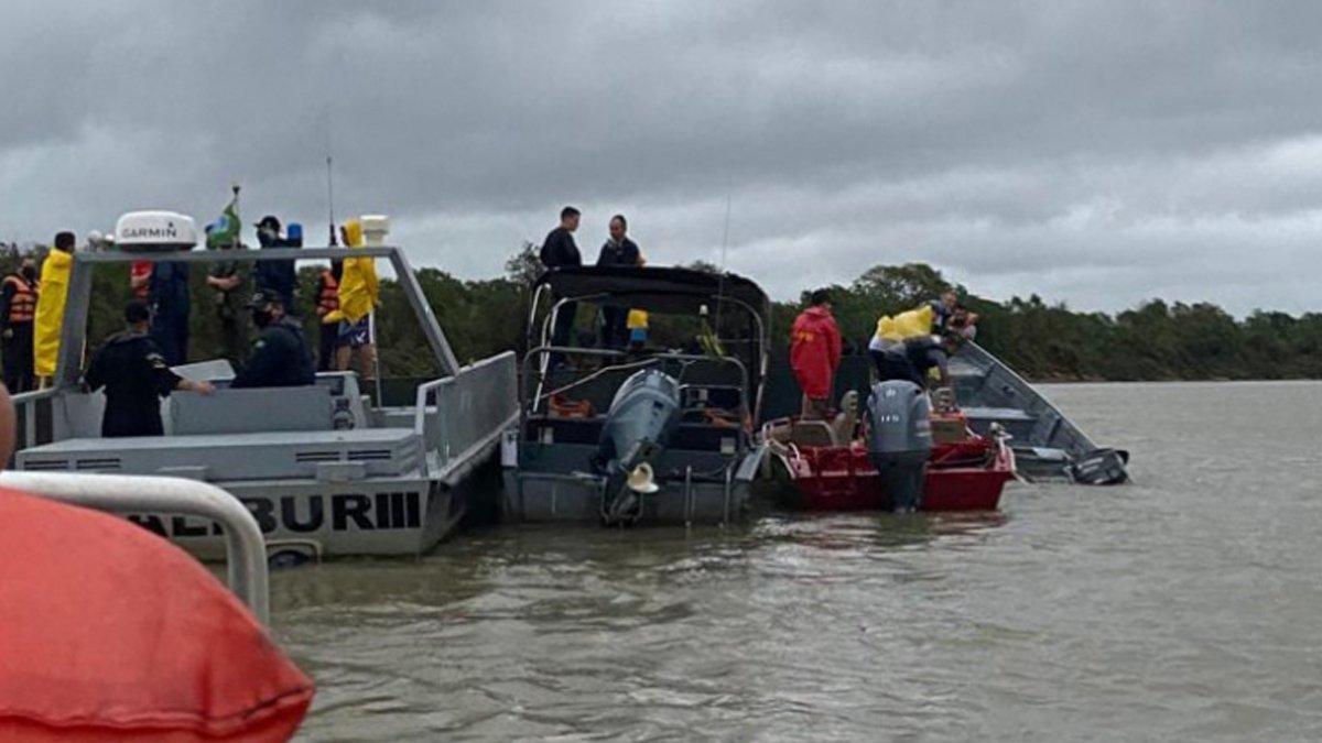 Bombeiros de Mato Grosso do Sul encontrou na tarde domingo (17) a última vítima do acidente de barco que tirou a vida de sete pessoas no Rio Paraguai,