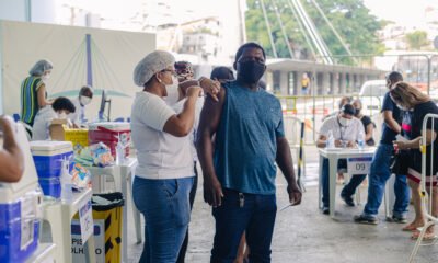 montou uma estrutura de vacinação na Estação da Lapa, com o objetivo de facilitar o acesso da população à vacina contra a Covid-19 e ampliar