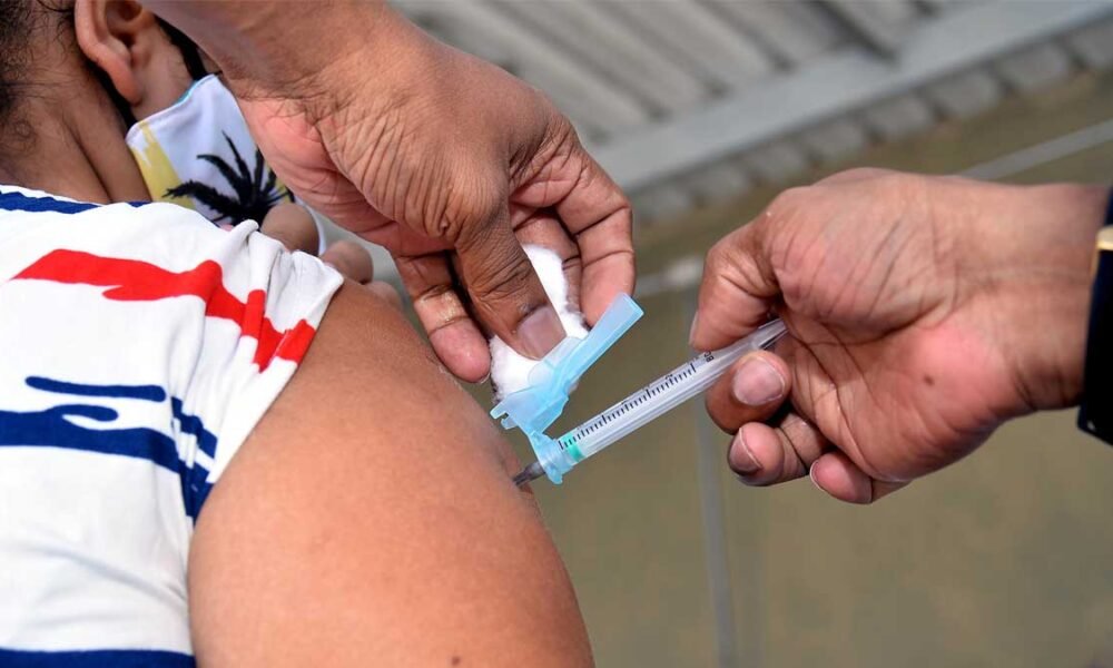 contra a gripe em Salvador, a Secretaria Municipal da Saúde (SMS) promove, nesta quarta-feira (3), a aplicação das doses na Estação da Lapa.