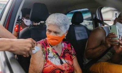 de Salvador segue com a vacinação contra a Covid-19 nesta quinta-feira (11), das 8h às 16h. Além dos drives e pontos fixos, as doses da vacina
