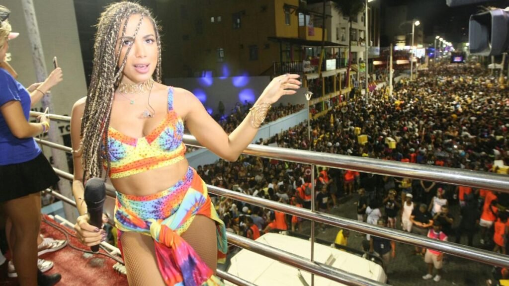 Após a final da Libertadores em que fez uma apresentação, a cantora Anitta promoveu uma festa cheia de famosos no Rio de Janeiro.