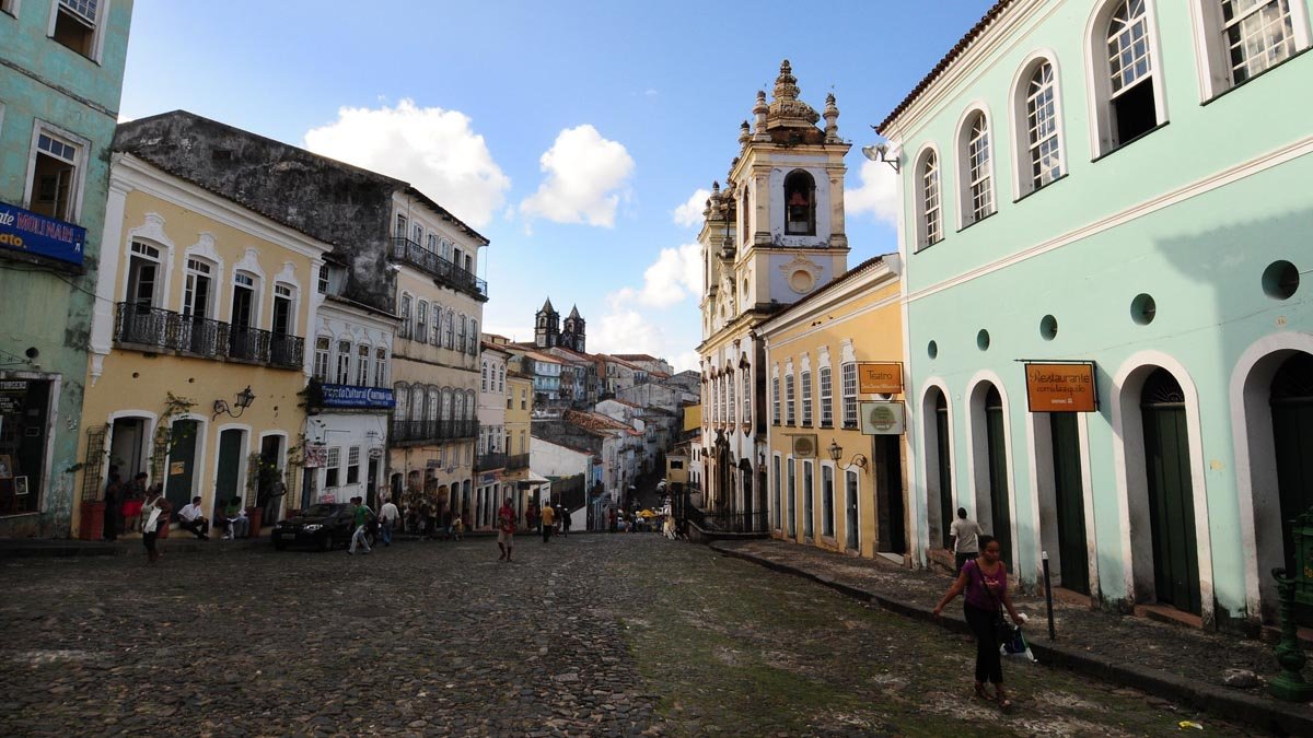 busca do mocó da velhinha. Quer fazer uma trilha pelos meandros paradisíacos do inconsciente.– Dona Edite, salve-me do tédio dessa city!