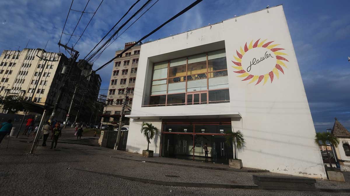 O mais antigo cinema da capital baiana, o Cine Glauber Rocha, firmou, nesta terça-feira (9), contrato de patrocínio por cinco anos com o Grupo Metha.