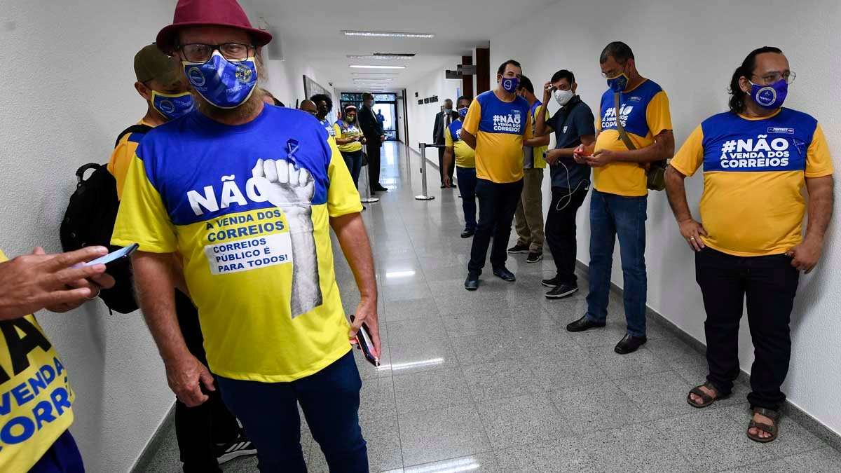 relatório ao projeto de lei que atualiza o marco regulatório do Sistema Nacional de Serviços Postais (SNSP) e privatiza os Correios.