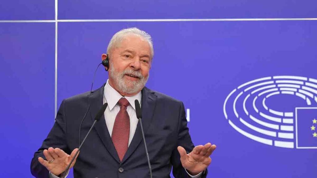 Na conferência pelo Dia da América Latina, Lula foi o primeiro a falar, após a abertura da organizadora Iratxe García, e, ao terminar, foi ovacionado