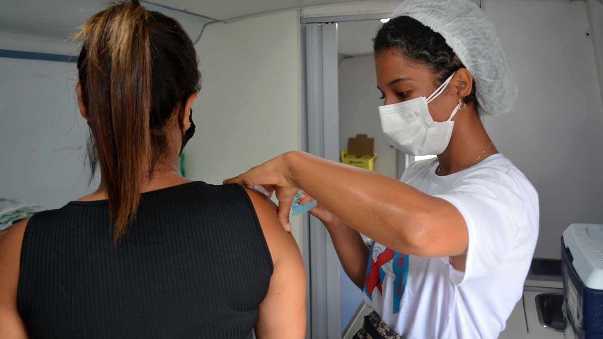 na lista disponibilizada no site da SMS. Além dos drives e pontos fixos, haverá vacinação na Estação da Lapa para a aplicação da 1ª dose para