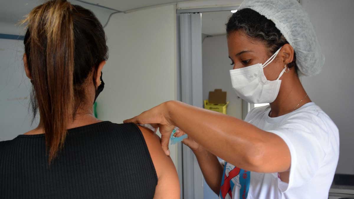 Apoiadores do movimento antivacina não perdem a chance de promover suas ideias negacionistas contra uma das maiores descobertas da humanidade,