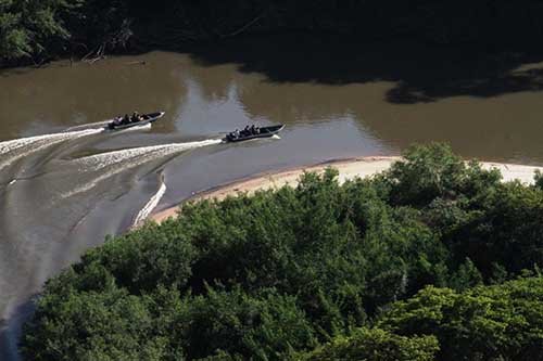 fantástica, com dois destinos repletos de belezas naturais e conservação ambiental, localizados no centro-oeste do Brasil: Bonito e Pantanal