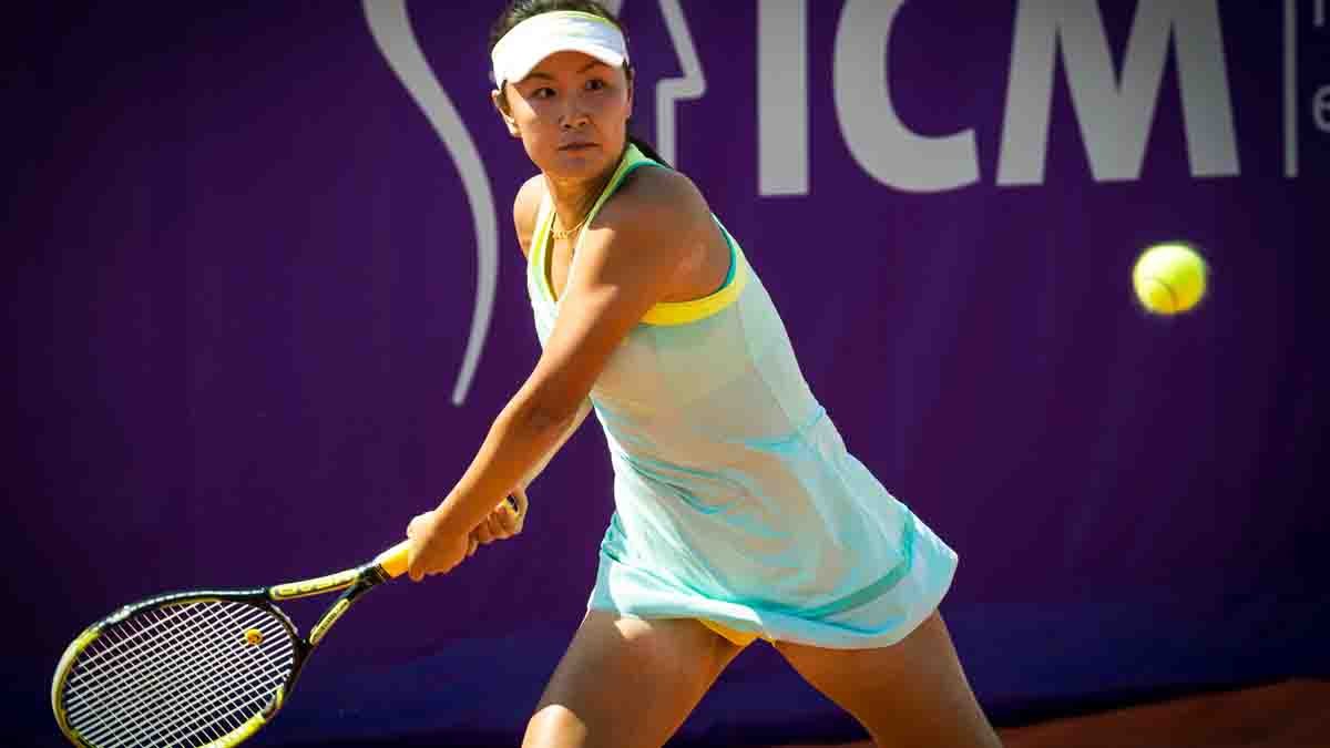 respeito do paradeiro da estrela de tênis chinesa Peng Shuai se intensificou nesta sexta-feira (19), quando a Associação de Tênis Feminino (WTA)