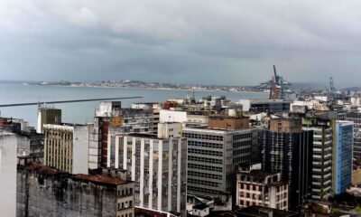 A previsão do clima em Salvador é de tempo nublado com muitas nuvens e possibilidade de chuvas isoladas nesta sexta (11), sábado (12) e domingo (13), de acordo com informações do Instituto Nacional de Meteorologia (Inmet).