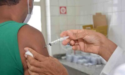 A Prefeitura de Salvador abre nesta quinta-feira (25), das 8h às 16h, a vacinação contra a Covid-19 com aplicação da 1ª e 2ª doses para o