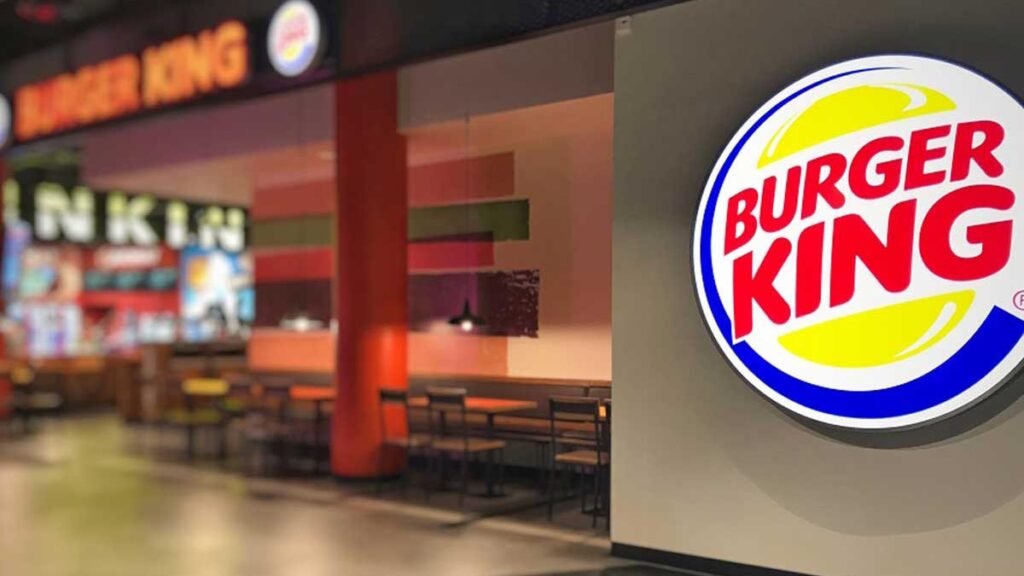 Contrariando a tradicional divulgação de mentiras neste 1º de abri, o Burger King (BK) em parceria com o portal de agência de checagem de fatos Aos Fatos lançou uma campanha que incentiva consumidores a denunciarem fake news, por meio de número de telefone, em troca de um cupom que vale um lanche do BK.