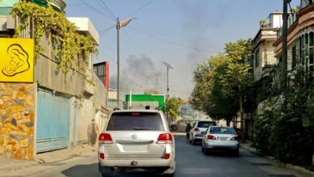 Pelo menos 19 pessoas morreram e 50 ficaram feridas após duas explosões seguidas de tiros que atingiu o maior hospital militar em Cabul,