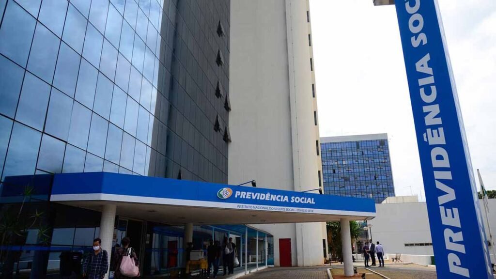 O governo federal encaminhou ao Congresso Nacional um projeto de lei complementar que coloca o Instituto Nacional do Seguro Social (INSS)
