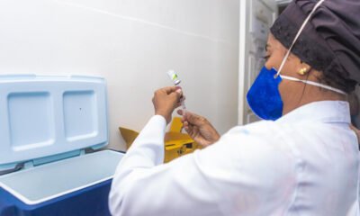 A vacinação contra a gripe segue em Salvador exclusivamente para o público elegível da estratégia. Entre os habilitados para receber a dose do imunizante estão trabalhadores da saúde, crianças entre seis meses e 6 anos; gestantes e puérperas;